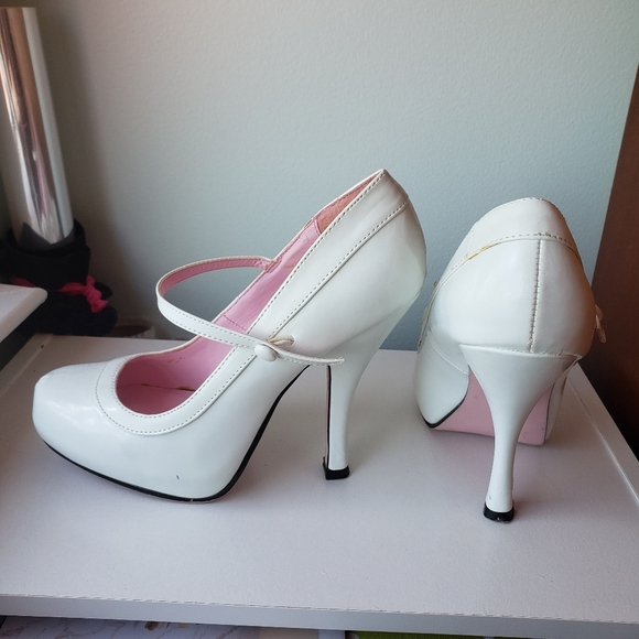 Retro Pin-up Style White Mary Jane Platform Heels, 6 - Picture 3 of 9